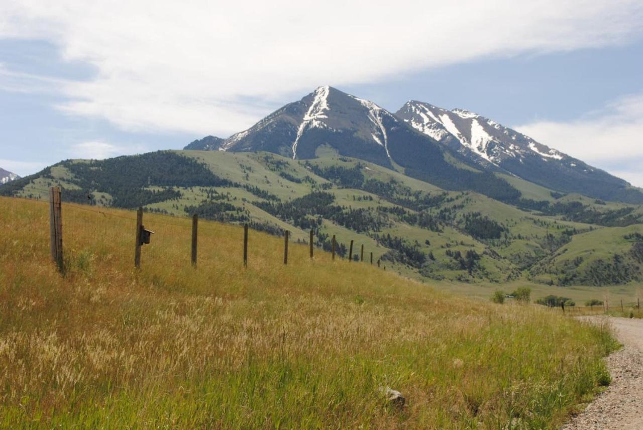 Chico Peak Nr Yellowstone,chico Hot Springs Apartment Pray